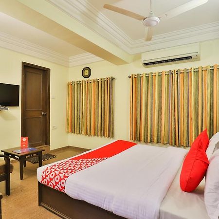 Oyo 17117 Hotel Rainbow Vadodara Exterior foto