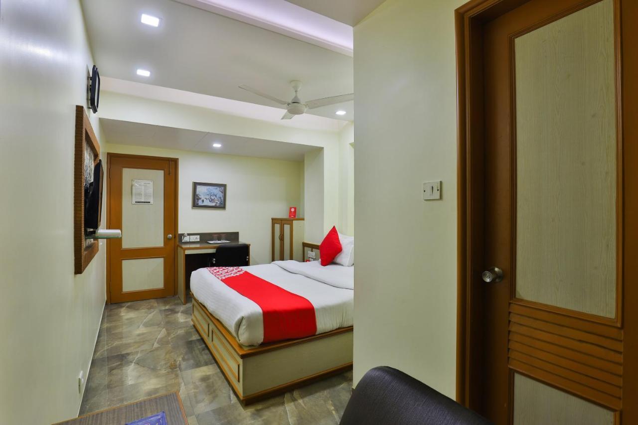 Oyo 17117 Hotel Rainbow Vadodara Exterior foto