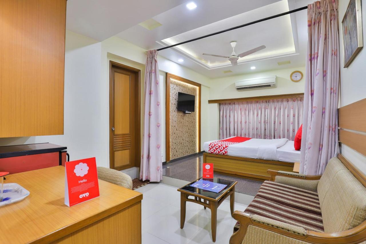 Oyo 17117 Hotel Rainbow Vadodara Exterior foto